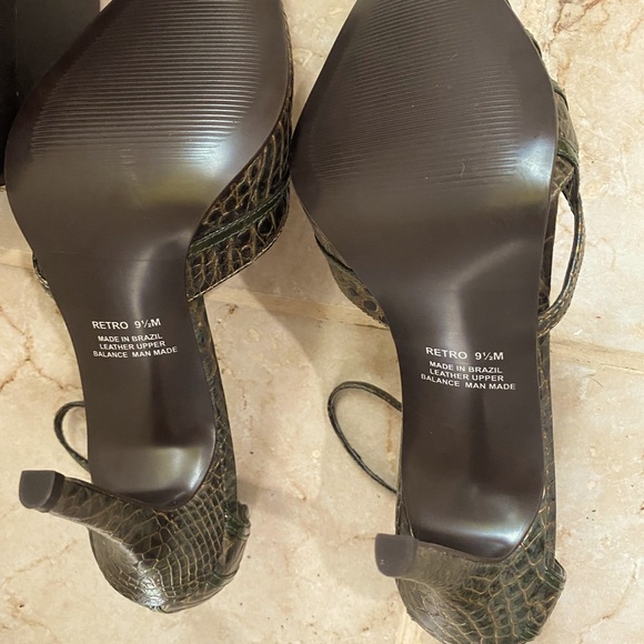 CARLOS SANTANA RETRO SPRUCE MULTI COLOR ANKLE STRAP HEELS. - Picture 4 of 4